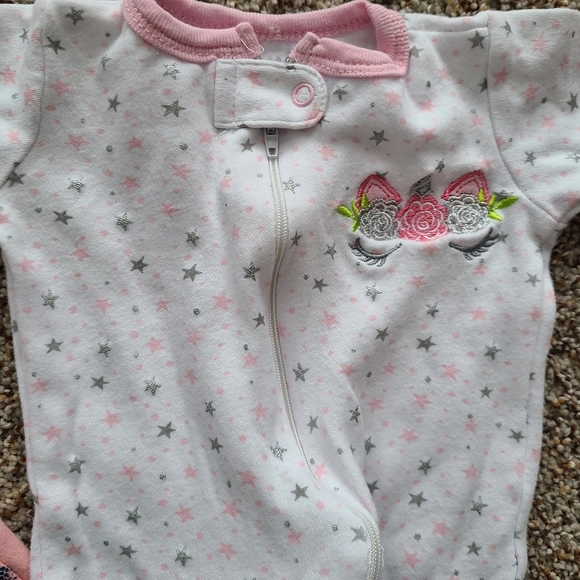 Baby 0-3 month lot of 2 girl one piece sleeper. - Picture 2 of 5